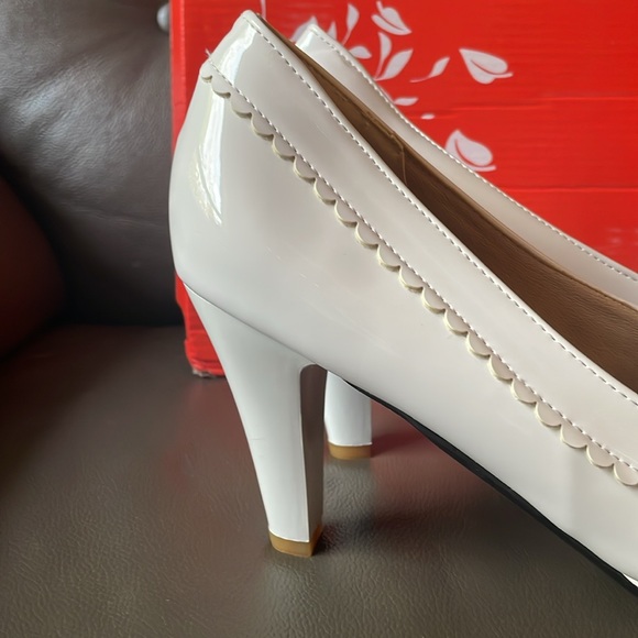 Retro Stage Brand White Heels with Pearls Size 43 fits a size 9 Women’s - Picture 5 of 12